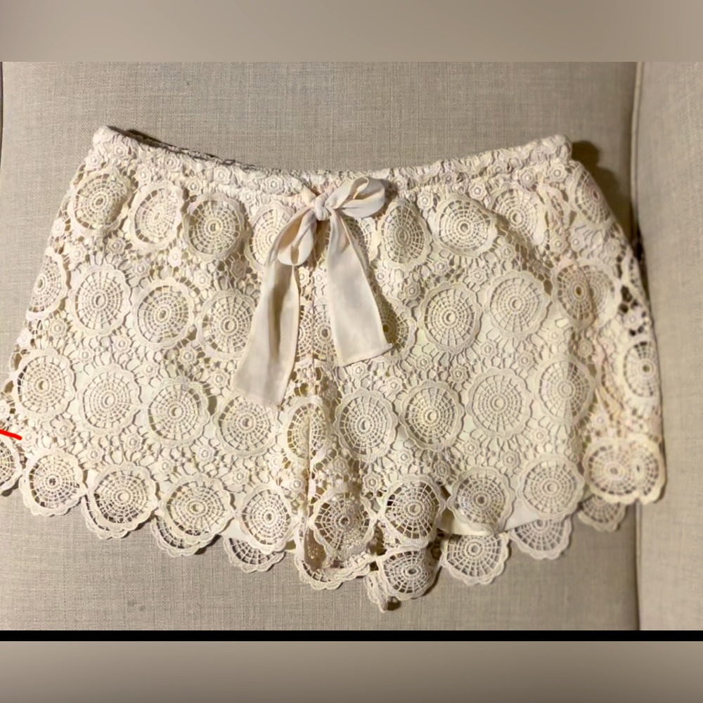 Winter White lace shorts by Soulmates, Size Large